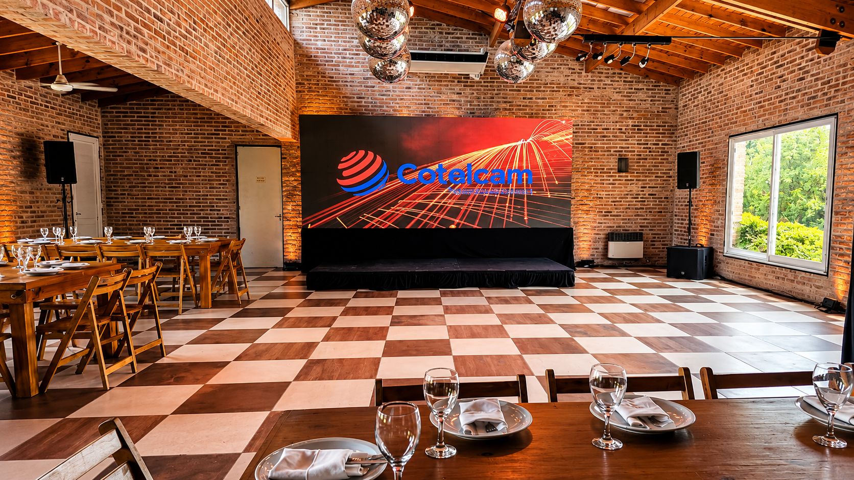 Evento empresarial en salón